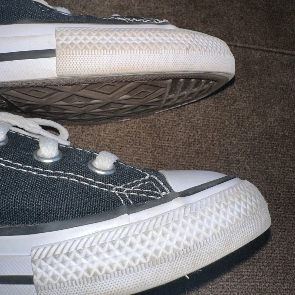 Converse Kids Black and White Low Top Sneakers Size 3